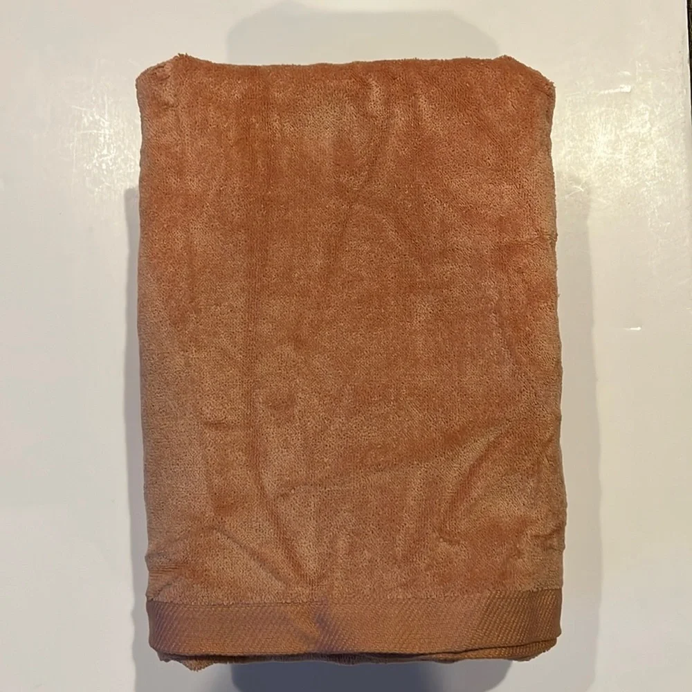 Vintage Diane Von Furstenberg bath towels set